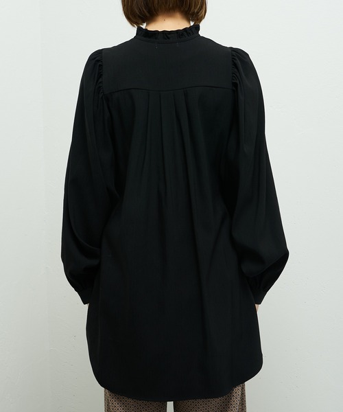 Lui's（ルイス）の「ドビー織ギャザースリーブブラウス（シャツ/ブラウス・レディース・ホワイト/ブラック/ブルーグレー・FREE）」の11枚目の写真