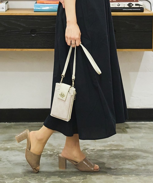 ROYAL PARTY(ロイヤルパーティー)の「ROYAL PARTY(ロイヤルパーティー) スマホショルダー モノグラム RPT-B043 レディース バッグ かばん ブランド(ショルダーバッグ・レディース・ベージュ/ブラック・FREE)」の16枚目の写真