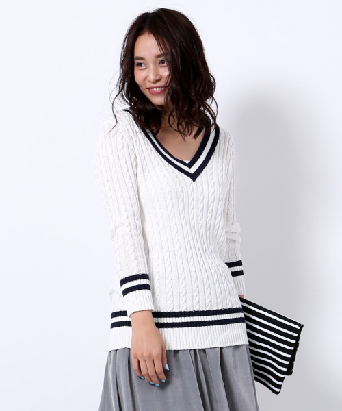 MYSELF ABAHOUSE（マイセルフアバハウス）の「【BAILA5月号掲載】ケーブルVネックニット（ニット/セーター・レディース・オフホワイト/ネイビー/イエロー・FREE）」の2枚目の写真