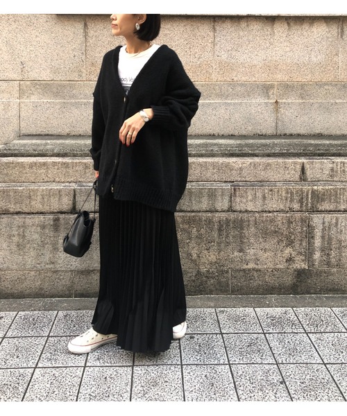 ulu（ウル）の「Original Long pleats skirt（スカート・レディース・ブラック/レッド/アイボリー・FREE）」の4枚目の写真