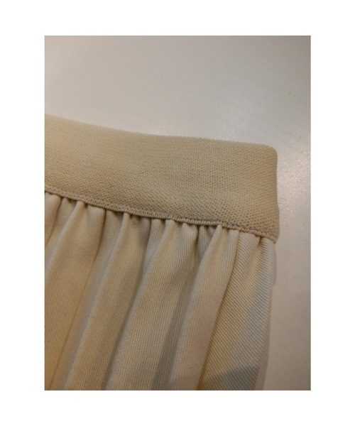 ulu（ウル）の「Original Long pleats skirt（スカート・レディース・ブラック/レッド/アイボリー・FREE）」の5枚目の写真