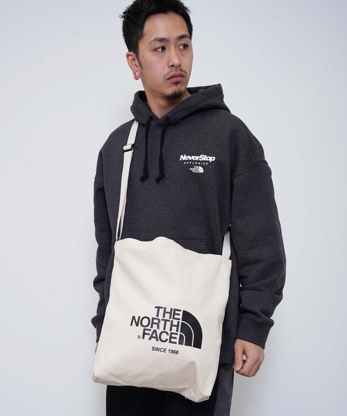 THE NORTH FACE(ザノースフェイス)の「THE NORTH FACE(ザ ノース フェイス) ビッグロゴ トート バッグ(トートバッグ・メンズ・ブラック/カーキ/アイボリー・FREE)」の15枚目の写真