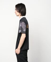 【タグ付 22SS】マークアンドロナ モックネック Tシャツ カモフラ ラメ M タグ付 22SS】マークアンドロナ モックネック Tシャツ カモフラ