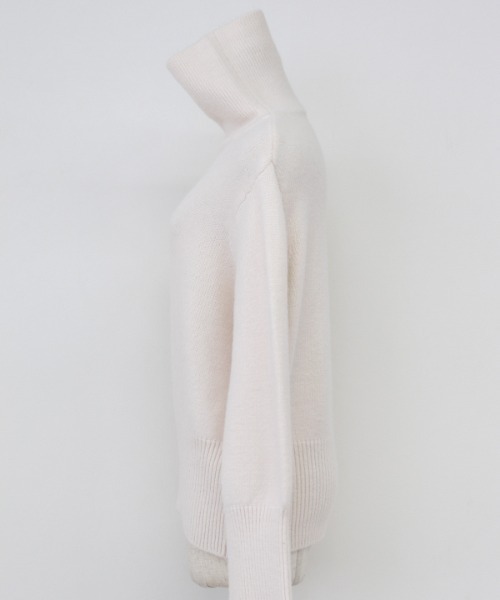 -Myme- Heart be to.（マイミーハートビート）の「brushed turtle knit / ブラッシュドタートルニット（ニット/セーター・レディース・ベージュ/アイボリー・FREE）」の4枚目の写真