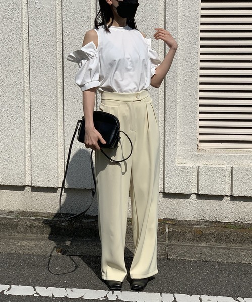 Jewelobe(ジュエローブ)の「異素材オフショルカットトップス(Tシャツ/カットソー・レディース・ホワイト/ブラック・FREE)」の17枚目の写真