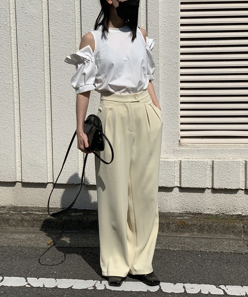 Jewelobe(ジュエローブ)の「異素材オフショルカットトップス(Tシャツ/カットソー・レディース・ホワイト/ブラック・FREE)」の19枚目の写真