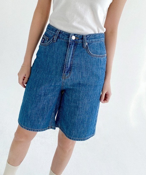 muahmuah（ムーアムーア）の「A'GEM/9 × .kom『muah muah/ムーアムーア』MUAH DENIM WIDE HALF PANTS/ ワイドデニム ハーフパンツ（デニムパンツ・レディース・ブラック/ブルー・S/M）」の5枚目の写真