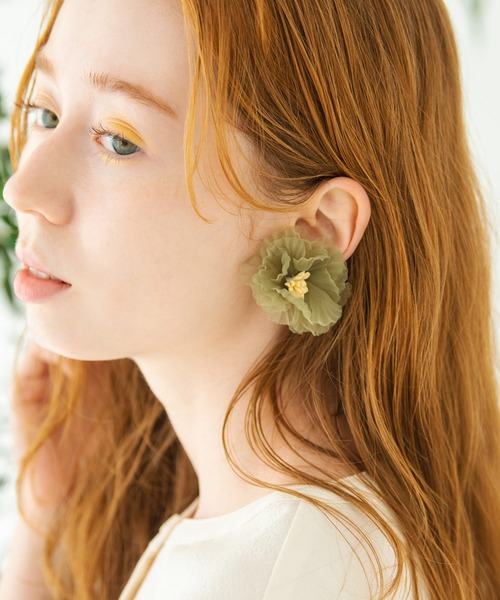Crisp（クリスプ）の「シフォンフラワーイヤリング（イヤリング・レディース・グリーン・FREE）」の2枚目の写真