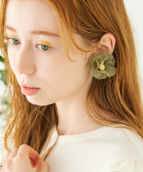 Crisp（クリスプ）の「シフォンフラワーイヤリング（イヤリング・レディース・グリーン・FREE）」の3枚目の写真
