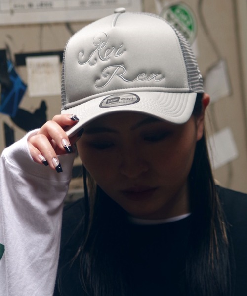 AVIREX（アヴィレックス）の「【NEW ERA/ニューエラ】 カーシブ ロゴ メッシュ キャップ / CURSIVE LOGO MESH CAP / アヴィレックス / AVIREX（キャップ・メンズ・ホワイト/ブラック/グレー/ベージュ/レッド・FREE）」の4枚目の写真