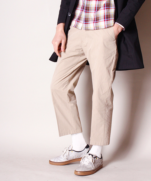 Lui's（ルイス）の「Lui's(ルイス) ポプリンクロップドパンツ（その他パンツ・メンズ・ベージュ/ブラック・MEDIUM/SMALL）」の2枚目の写真