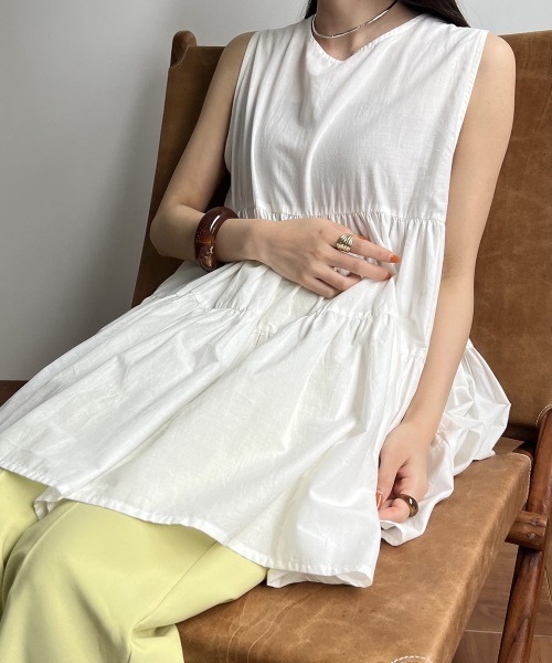 Amiur（エミレ）の「no sleeve tiered blouse（シャツ/ブラウス・レディース・ホワイト/ブラック/ラベンダー・FREE）」の2枚目の写真