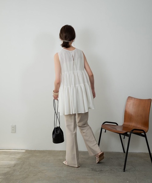 Amiur（エミレ）の「no sleeve tiered blouse（シャツ/ブラウス・レディース・ホワイト/ブラック/ラベンダー・FREE）」の5枚目の写真