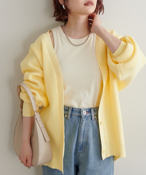 natural couture（ナチュラルクチュール）の「WEB限定カラー有り/2022AWアイテム/ゆったりポリニットカーディガン（カーディガン/ボレロ・レディース・ブラック/オフホワイト/ピンク/イエロー/ブルー/グリーン/グレイッシュベージュ・FREE）」の6枚目の写真