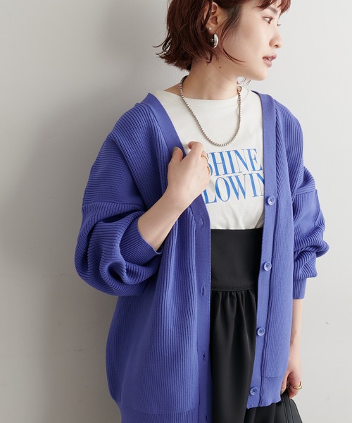 natural couture（ナチュラルクチュール）の「WEB限定カラー有り/2022AWアイテム/ゆったりポリニットカーディガン（カーディガン/ボレロ・レディース・ブラック/オフホワイト/ピンク/イエロー/ブルー/グリーン/グレイッシュベージュ・FREE）」の5枚目の写真