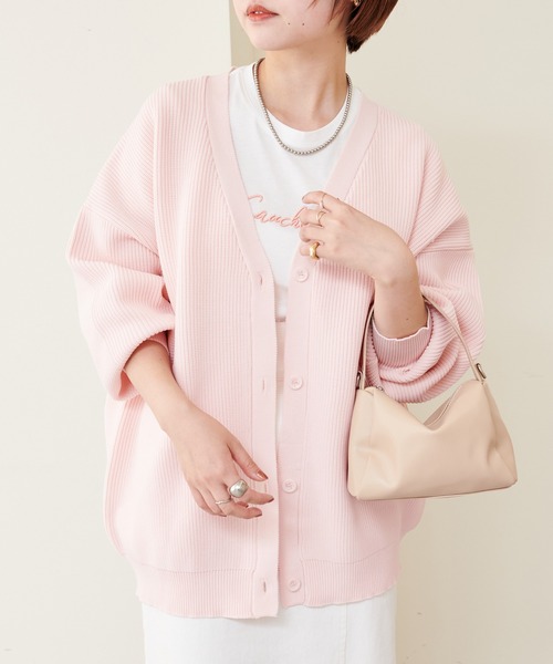 natural couture（ナチュラルクチュール）の「WEB限定カラー有り/2022AWアイテム/ゆったりポリニットカーディガン（カーディガン/ボレロ・レディース・ブラック/オフホワイト/ピンク/イエロー/ブルー/グリーン/グレイッシュベージュ・FREE）」の20枚目の写真