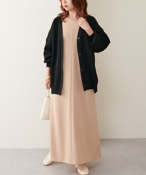 natural couture（ナチュラルクチュール）の「WEB限定カラー有り/2022AWアイテム/ゆったりポリニットカーディガン（カーディガン/ボレロ・レディース・ブラック/オフホワイト/ピンク/イエロー/ブルー/グリーン/グレイッシュベージュ・FREE）」の16枚目の写真