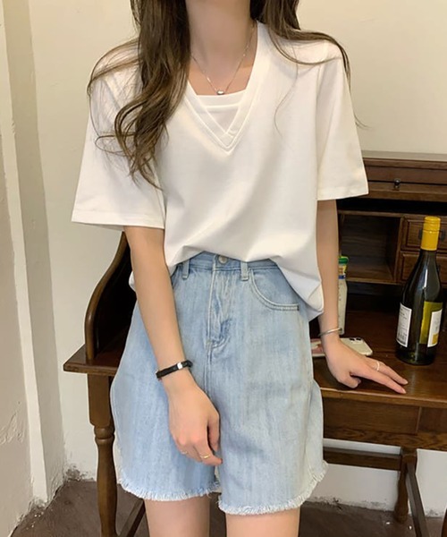 Ulysses（ユリシス）の「Vネック重ね着デザインTシャツ（Tシャツ/カットソー・レディース・ホワイト/ブラック/グリーン/ブルーグレー・F）」の2枚目の写真