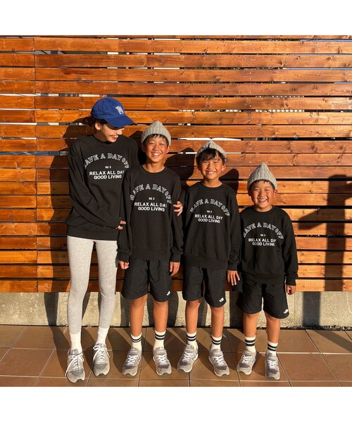 BREEZE by saori（ブリーズバイサオリ）の「WEB限定 ロゴプリントトレーナー【BREEZE by saori】（スウェット・キッズ・ブラック/パープル/オフホワイト・150/100/90/140/110/160/120/130）」の4枚目の写真