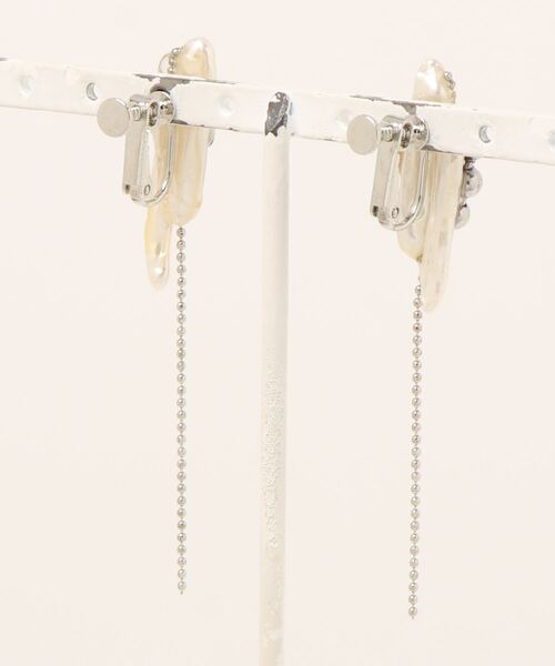 tone（トーン）の「【Chesara】スティックパールイヤリング(MA)（イヤリング・レディース・ホワイト・FREE）」の2枚目の写真