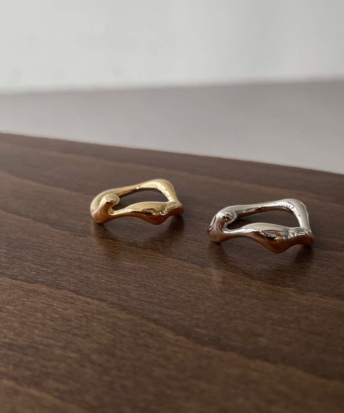 CLEIO（クレイオ）の「【cheriella】WEB限定ウェーブ変形メタルリング（リング・レディース・ゴールド/シルバー・FREE）」の12枚目の写真