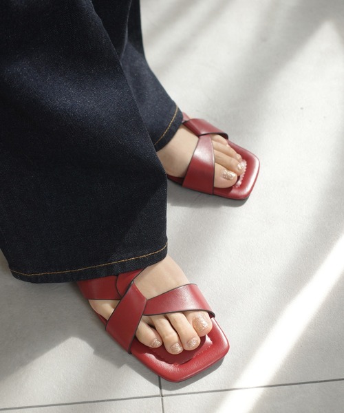 AmiAmi（アミアミ）の「スクエアトゥツイストサンダル/フラットヒール（サンダル・レディース・グレイッシュベージュ/ブラック/アイボリー/キャメル/ゴールド/ブラウン/レッド/ガンメタ・LL/S/M/L）」の6枚目の写真