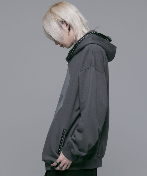 CIVARIZE（シヴァーライズ）の「『CIVARIZE/シヴァーライズ』スタッズテープスカルジップパーカー（パーカー・メンズ・ブラック/グレー・FREE）」の9枚目の写真