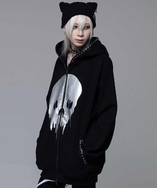 CIVARIZE（シヴァーライズ）の「『CIVARIZE/シヴァーライズ』スタッズテープスカルジップパーカー（パーカー・メンズ・ブラック/グレー・FREE）」の4枚目の写真