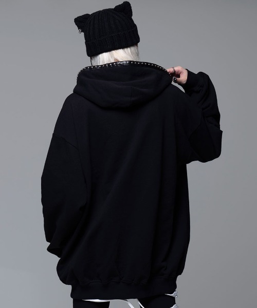 CIVARIZE（シヴァーライズ）の「『CIVARIZE/シヴァーライズ』スタッズテープスカルジップパーカー（パーカー・メンズ・ブラック/グレー・FREE）」の5枚目の写真