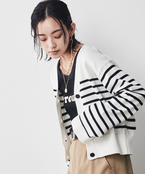 CHIC STYLE(シックスタイル)の「<大きいサイズ>綿100%Vネックワイドスリーブカーディガン シックスタイル(カーディガン/ボレロ・レディース・ブラック系/ホワイト系・LL/L/3L/5L/4L)」の2枚目の写真