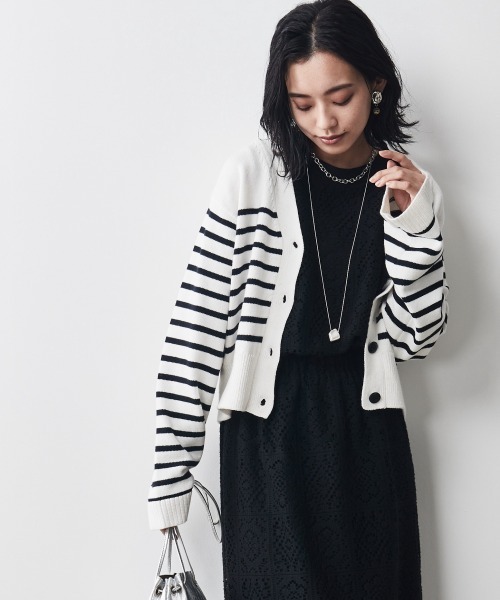 CHIC STYLE(シックスタイル)の「<大きいサイズ>綿100%Vネックワイドスリーブカーディガン シックスタイル(カーディガン/ボレロ・レディース・ブラック系/ホワイト系・LL/L/3L/5L/4L)」の5枚目の写真