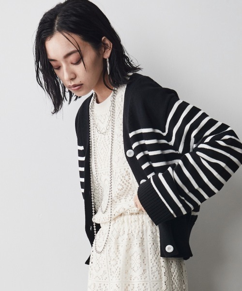 CHIC STYLE(シックスタイル)の「<大きいサイズ>綿100%Vネックワイドスリーブカーディガン シックスタイル(カーディガン/ボレロ・レディース・ブラック系/ホワイト系・LL/L/3L/5L/4L)」の6枚目の写真