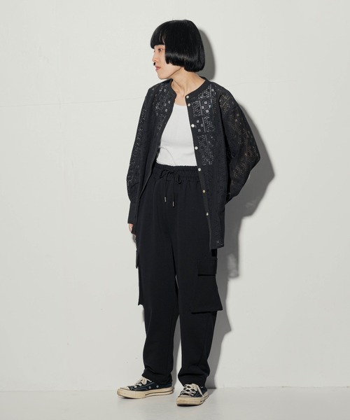 ottilie(オティーリエ)の「ottilie シェルボタンレーストップス(シャツ/ブラウス・レディース・ブラック/オフホワイト・FREE)」の5枚目の写真