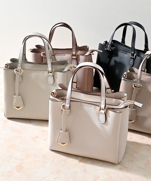 Honeys(ハニーズ)の「軽量両あおりハンドバッグ(ハンドバッグ・レディース・ブラック/ライトベージュ/アイボリー/スモークピンク/グレー/ブルーグレー・FREE)」の8枚目の写真