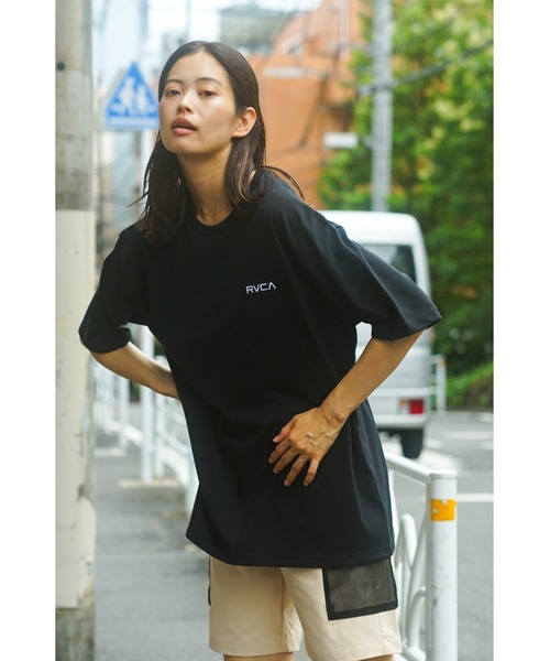 RVCA(ルーカ)の「RVCA メンズ BANDANA ARCH RVCA TEE Tシャツ【2023年夏モデル】/ルーカ半袖Tシャツ(Tシャツ/カットソー・メンズ・ネイビー/ホワイト/ブラック/ブラック系その他・SMALL/MEDIUM/LARGE/X-LARGE)」の3枚目の写真