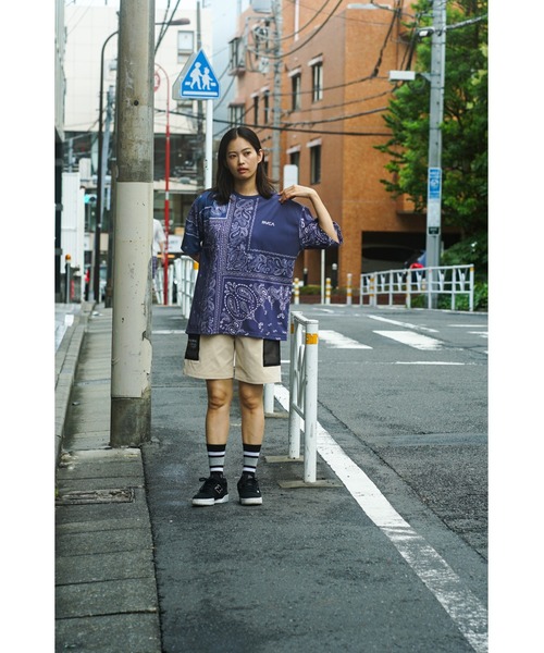 RVCA(ルーカ)の「RVCA メンズ BANDANA ARCH RVCA TEE Tシャツ【2023年夏モデル】/ルーカ半袖Tシャツ(Tシャツ/カットソー・メンズ・ネイビー/ホワイト/ブラック/ブラック系その他・SMALL/MEDIUM/LARGE/X-LARGE)」の11枚目の写真