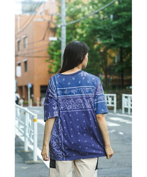 RVCA(ルーカ)の「RVCA メンズ BANDANA ARCH RVCA TEE Tシャツ【2023年夏モデル】/ルーカ半袖Tシャツ(Tシャツ/カットソー・メンズ・ネイビー/ホワイト/ブラック/ブラック系その他・SMALL/MEDIUM/LARGE/X-LARGE)」の7枚目の写真