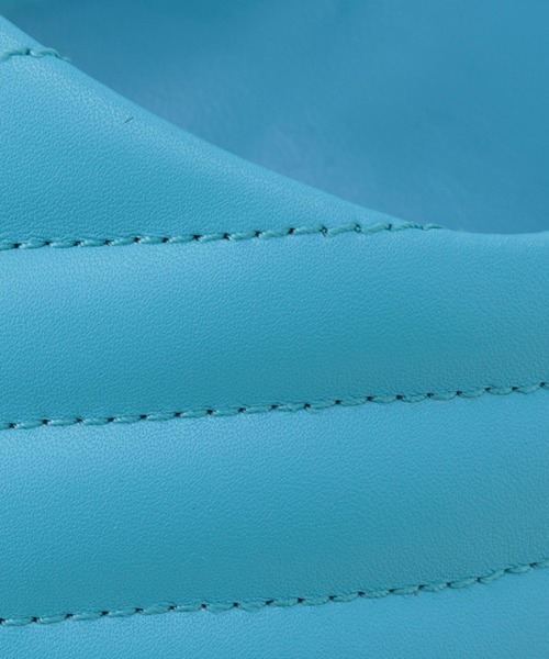 LOWRYS FARM(ローリーズファーム)の「パフミュール 909509(サンダル・レディース・ブラック/ブルー/ホワイト・MEDIUM/LARGE)」の7枚目の写真