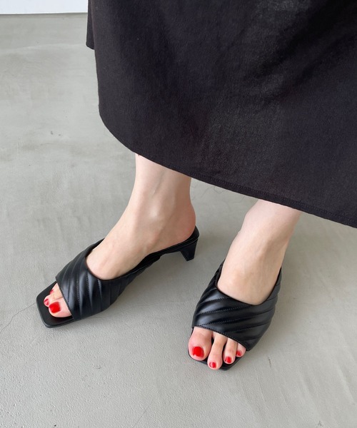 LOWRYS FARM(ローリーズファーム)の「パフミュール 909509(サンダル・レディース・ブラック/ブルー/ホワイト・MEDIUM/LARGE)」の13枚目の写真