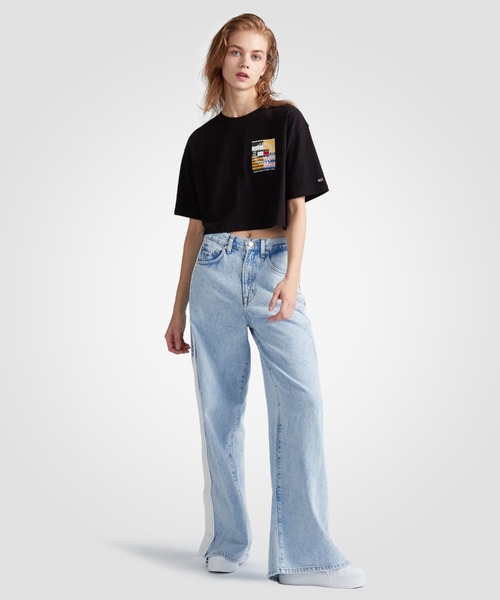 tommy jeans（トミー ジーンズ）の「【オンライン限定】ラグジュアリーオーバーサイズクロップドTシャツ（Tシャツ/カットソー・レディース・ブラック/ホワイト・SMALL/X-SMALL/MEDIUM）」の11枚目の写真