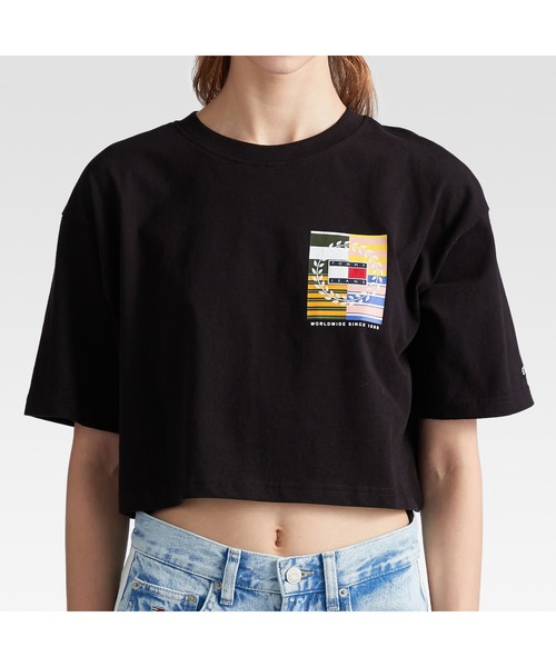 tommy jeans（トミー ジーンズ）の「【オンライン限定】ラグジュアリーオーバーサイズクロップドTシャツ（Tシャツ/カットソー・レディース・ブラック/ホワイト・SMALL/X-SMALL/MEDIUM）」の15枚目の写真