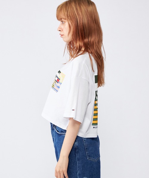 tommy jeans（トミー ジーンズ）の「【オンライン限定】ラグジュアリーオーバーサイズクロップドTシャツ（Tシャツ/カットソー・レディース・ブラック/ホワイト・SMALL/X-SMALL/MEDIUM）」の5枚目の写真