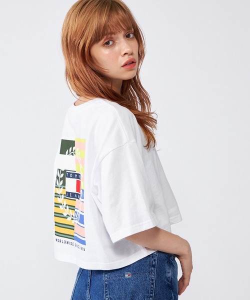 tommy jeans（トミー ジーンズ）の「【オンライン限定】ラグジュアリーオーバーサイズクロップドTシャツ（Tシャツ/カットソー・レディース・ブラック/ホワイト・SMALL/X-SMALL/MEDIUM）」の7枚目の写真