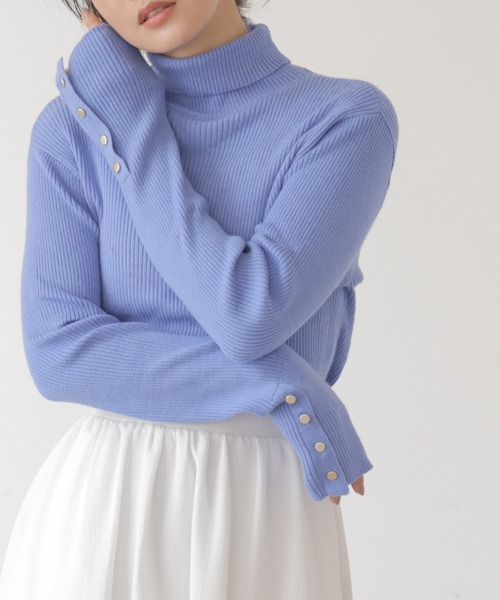 frames RAY CASSIN（フレームスレイカズン）の「着回し力に優れた万能アイテム。袖口ボタン2WAYリブタートルニットプルオーバー（ニット/セーター・レディース・ライトグレー/オフホワイト/レッド系/ブルー/グリーン/ブラック/ライトカーキ/イエロー/レッド/ブラウン/ホワイト系その他/サックスブルー系/ベージュ・FREE）」の10枚目の写真