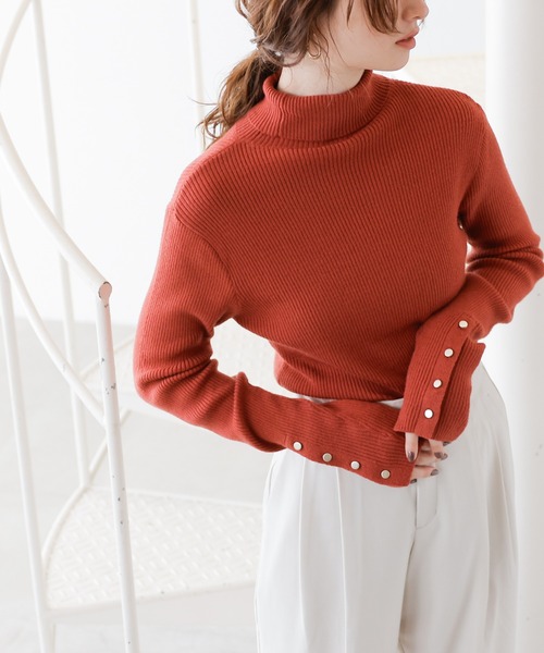 frames RAY CASSIN（フレームスレイカズン）の「着回し力に優れた万能アイテム。袖口ボタン2WAYリブタートルニットプルオーバー（ニット/セーター・レディース・ライトグレー/オフホワイト/レッド系/ブルー/グリーン/ブラック/ライトカーキ/イエロー/レッド/ブラウン/ホワイト系その他/サックスブルー系/ベージュ・FREE）」の12枚目の写真