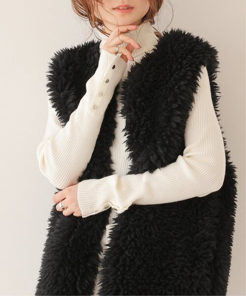 frames RAY CASSIN（フレームスレイカズン）の「着回し力に優れた万能アイテム。袖口ボタン2WAYリブタートルニットプルオーバー（ニット/セーター・レディース・ライトグレー/オフホワイト/レッド系/ブルー/グリーン/ブラック/ライトカーキ/イエロー/レッド/ブラウン/ホワイト系その他/サックスブルー系/ベージュ・FREE）」の2枚目の写真