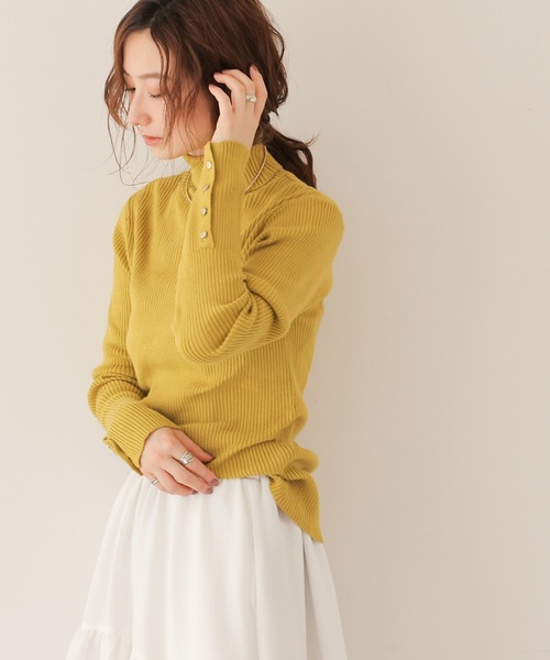 frames RAY CASSIN（フレームスレイカズン）の「着回し力に優れた万能アイテム。袖口ボタン2WAYリブタートルニットプルオーバー（ニット/セーター・レディース・ライトグレー/オフホワイト/レッド系/ブルー/グリーン/ブラック/ライトカーキ/イエロー/レッド/ブラウン/ホワイト系その他/サックスブルー系/ベージュ・FREE）」の11枚目の写真