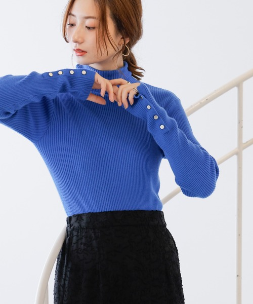 frames RAY CASSIN（フレームスレイカズン）の「着回し力に優れた万能アイテム。袖口ボタン2WAYリブタートルニットプルオーバー（ニット/セーター・レディース・ライトグレー/オフホワイト/レッド系/ブルー/グリーン/ブラック/ライトカーキ/イエロー/レッド/ブラウン/ホワイト系その他/サックスブルー系/ベージュ・FREE）」の9枚目の写真