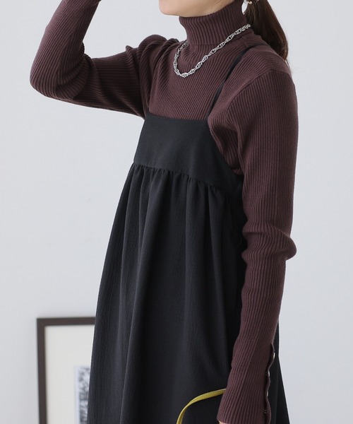 frames RAY CASSIN（フレームスレイカズン）の「着回し力に優れた万能アイテム。袖口ボタン2WAYリブタートルニットプルオーバー（ニット/セーター・レディース・ライトグレー/オフホワイト/レッド系/ブルー/グリーン/ブラック/ライトカーキ/イエロー/レッド/ブラウン/ホワイト系その他/サックスブルー系/ベージュ・FREE）」の17枚目の写真