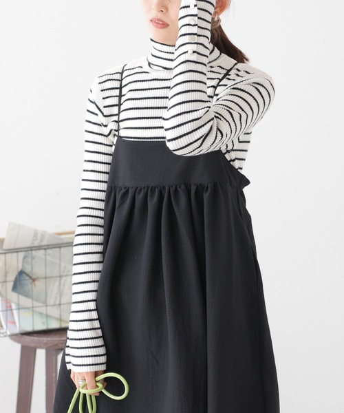 frames RAY CASSIN（フレームスレイカズン）の「着回し力に優れた万能アイテム。袖口ボタン2WAYリブタートルニットプルオーバー（ニット/セーター・レディース・ライトグレー/オフホワイト/レッド系/ブルー/グリーン/ブラック/ライトカーキ/イエロー/レッド/ブラウン/ホワイト系その他/サックスブルー系/ベージュ・FREE）」の22枚目の写真